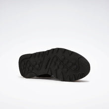 Load image into Gallery viewer, Reebok Ultra Flash Sneakers