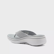 Load image into Gallery viewer, WOMEN'S GO WALK ARCH FIT SANDAL - LUMINOUS