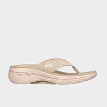 Load image into Gallery viewer, WOMEN'S GO WALK ARCH FIT SANDAL - LUMINOUS