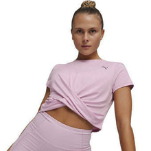 Load image into Gallery viewer, Studio Yogini Lite Twist Training Tee Women