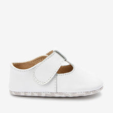 Load image into Gallery viewer, Baby Leather T-Bar Pram Shoes (0-18mths)