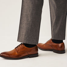 Load image into Gallery viewer, an Brown Regular Fit Leather Contrast Sole Derby Shoes
