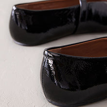 Load image into Gallery viewer, Black Standard/Wide Fit Signature Leather Mary Jane Shoes