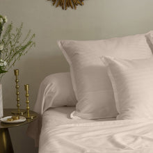 Load image into Gallery viewer, Le drap de lit Prestige en coloris nacre