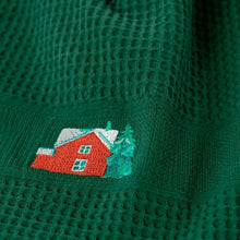 Load image into Gallery viewer, Le torchon Nordy en coloris rouge et vert