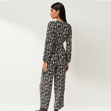 Load image into Gallery viewer, Black/White Long Sleeve Plisse Jumpsuit