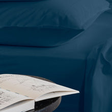 Load image into Gallery viewer, Le drap de lit Neo en coloris bleu prusse