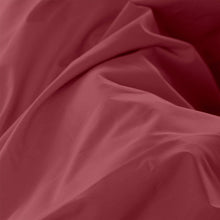 Load image into Gallery viewer, La housse de couette Neo en coloris griottine