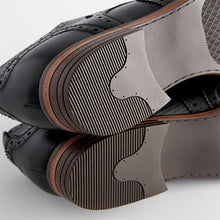 Load image into Gallery viewer, Black Texture Detail Double Wing Brogue Shoes