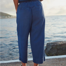 Load image into Gallery viewer, Dark Blue Lightweight Denim Wide Crop Jeans