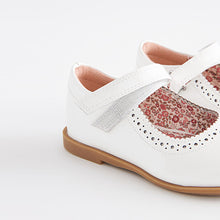 Load image into Gallery viewer, White Patent Leather Brogue Mary Jane Shoes (Younger  Girls)