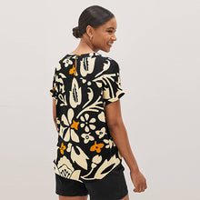 Load image into Gallery viewer, Black / Ecru White Floral Short Sleeve Curved Hem T-Shirt