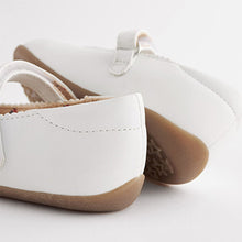 Load image into Gallery viewer, White Butterfly Mary Jane Shoes (Younger Girls)