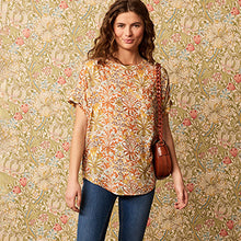 Load image into Gallery viewer, Morris & Co Woodland Weeds Short Sleeve Curved Hem T-Shirt