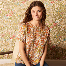 Load image into Gallery viewer, Morris & Co Woodland Weeds Short Sleeve Curved Hem T-Shirt