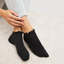 Load image into Gallery viewer, Monochrome Frill Top Cushion Sole Trainer Socks 4 Pack