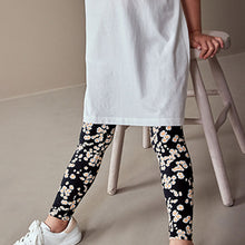 Load image into Gallery viewer, Black/White Daisy Printed Leggings (3-12yrs)