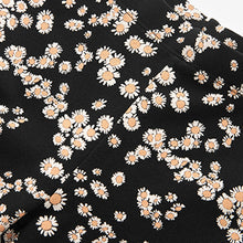 Load image into Gallery viewer, Black/White Daisy Printed Leggings (3-12yrs)