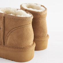 Load image into Gallery viewer, Tan Brown Warm Lined Water Repellent Suede Pull-On Boots (Older Girls)