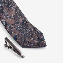 Load image into Gallery viewer, Neutral Brown/Blue Paisley Slim Design Tie And Clip