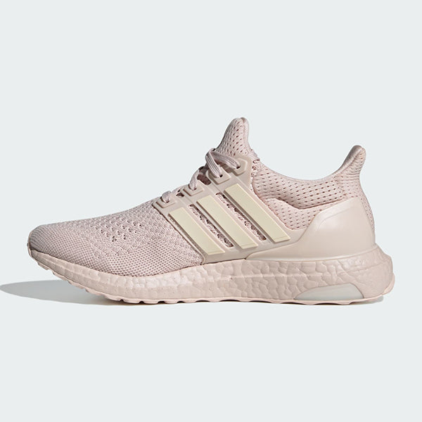 大人気！☆アディダスレディースULTRABOOST 1.0 SHOES☆お早めに Amazon.com | adidas Women's Ultraboost 1.0 Running Shoes