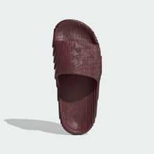 Load image into Gallery viewer, Adilette 22 Slides