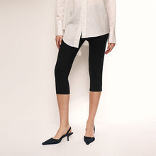 Load image into Gallery viewer, Black Ponte Cropped Capri Leggings