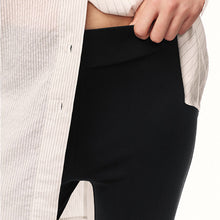 Load image into Gallery viewer, Black Ponte Cropped Capri Leggings