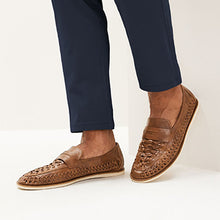 Load image into Gallery viewer, Tan Brown Weave Loafers
