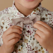 Load image into Gallery viewer, Pink Floral Short Sleeve Shirt And Bow Tie Set (3mths-5-6yrs)