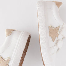 Load image into Gallery viewer, White Standard Fit (F) Star Trainers