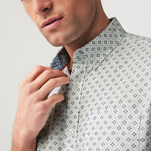 Load image into Gallery viewer, White 100% Cotton Linen Blend Printed Short Sleeve Oxford Shirt