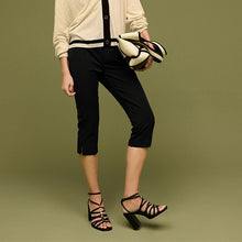 Load image into Gallery viewer, Black Tailored Capri Trousers