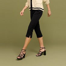Load image into Gallery viewer, Black Tailored Capri Trousers