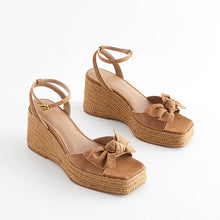 Load image into Gallery viewer, Tan Brown Forever Comfort® Leather Bow Wedges