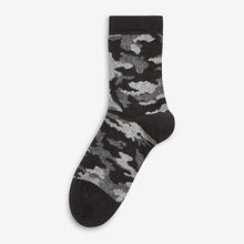 Load image into Gallery viewer, Blue Camouflage/Stripes 7 Pack Cotton Rich Socks (Older Boys)
