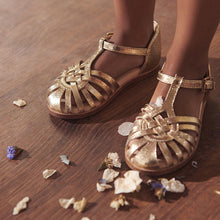 Load image into Gallery viewer, Gold Fisherman Sandals (Younger Girls)