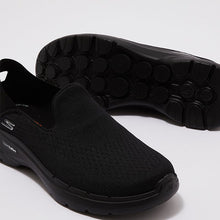 Load image into Gallery viewer, Skechers Men 6 GOwalk Shoes