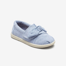 Load image into Gallery viewer, Chambray Canvas Bow Pumps (Older Girls) - Allsport