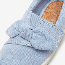 Load image into Gallery viewer, Chambray Canvas Bow Pumps (Older Girls) - Allsport