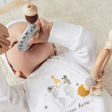 Load image into Gallery viewer, White Baby I'm New Here Zip Sleepsuit And Hat (0-6mths)