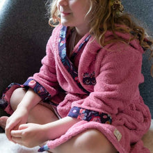 Load image into Gallery viewer, Peignoir enfant coton biologique à capuche Anouchka azalée - Allsport