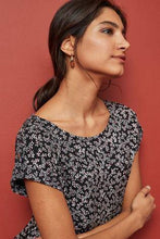 Load image into Gallery viewer, BLACK DITSY PRINT BOXY JERSEY T-SHIRT - Allsport