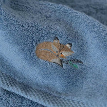 Load image into Gallery viewer, Serviette de toilette coton Noisette bleu (50x90)