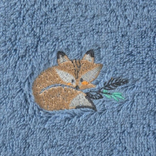 Load image into Gallery viewer, Serviette de toilette coton Noisette bleu (50x90)