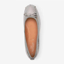 Load image into Gallery viewer, Pewter Leather Signature Ruched Ballerina Shoes