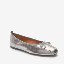 Load image into Gallery viewer, Pewter Leather Signature Ruched Ballerina Shoes