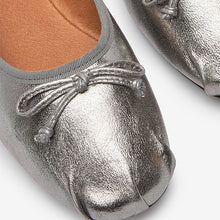 Load image into Gallery viewer, Pewter Leather Signature Ruched Ballerina Shoes