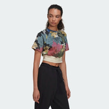 Load image into Gallery viewer, ALLOVER PRINT CROPPED TEE