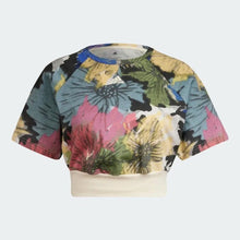 Load image into Gallery viewer, ALLOVER PRINT CROPPED TEE